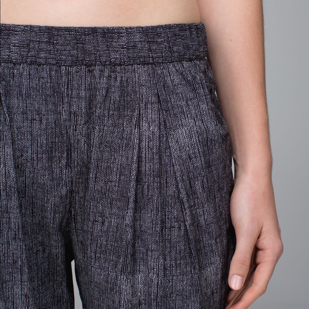 Lululemon Rollin' With My Omies Pant - Picture 3 of 9
